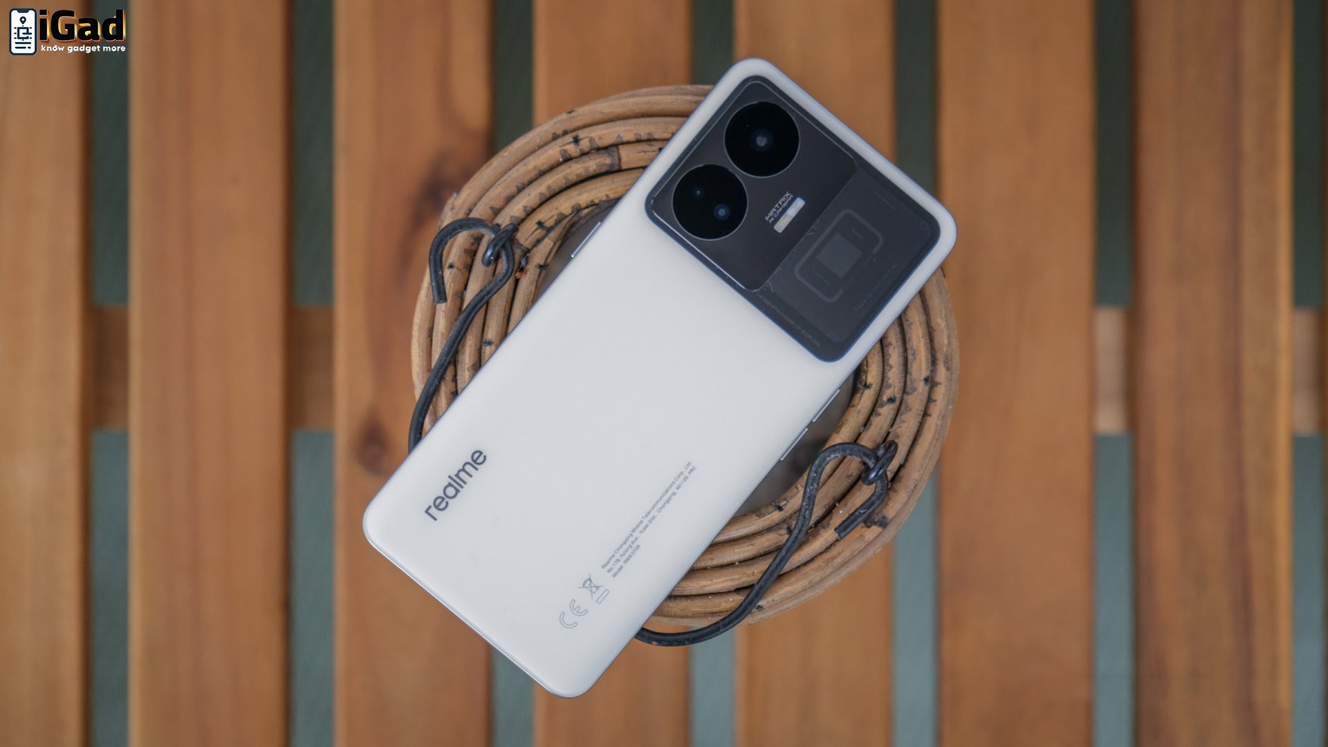 Menguji Kecepatan Pengisian Daya 240W pada Realme GT3