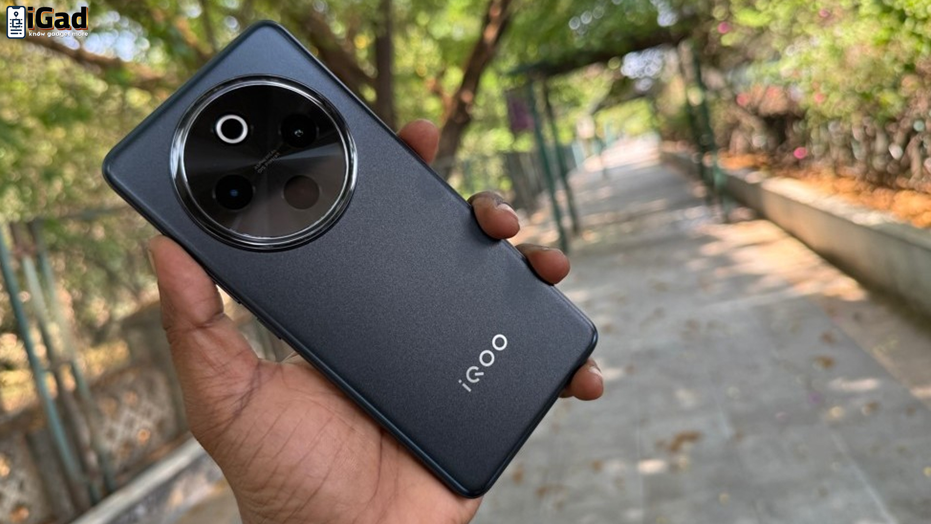 Ngebut, Hemat, Keren! iQOO Z10 Bisa Jadi HP Terbaik Tahun Ini